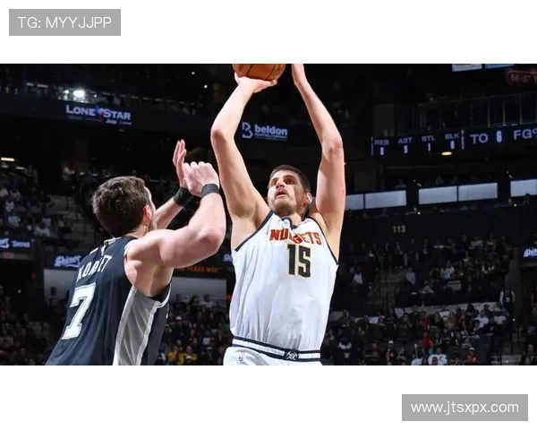 约基奇四连三双带队逆转 爵士穆雷31分迎新高